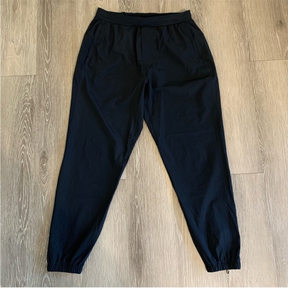 Lululemon Men's Black Jogger Pants
Size Medium